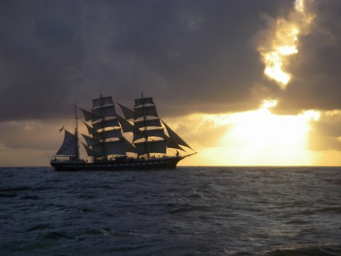 Le Belem au lever du soleil