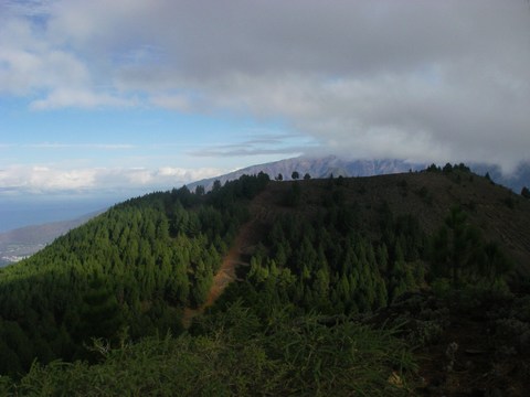 21-Les nuages à l'attaque de la Caldera.JPG